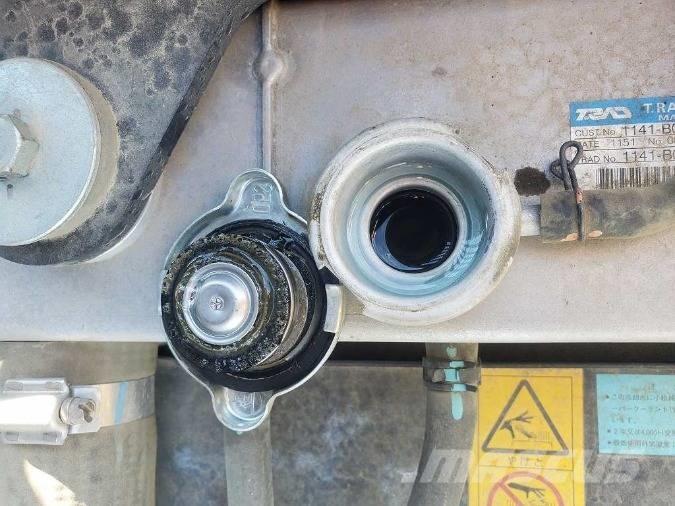 Komatsu PC 200 حفارات زحافة