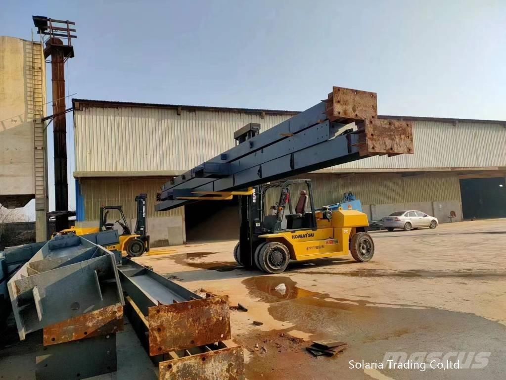 Komatsu FD 160E-8 شاحنات الديزل