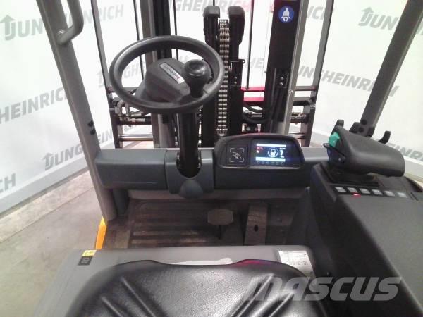 Jungheinrich EFG 220 شاحنات ذات رافعات شوكية تعمل بالكهرباء