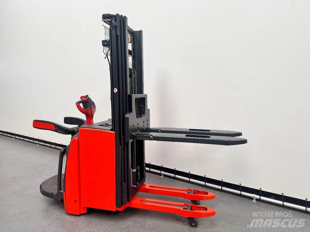 Linde L 14 AP معدات التكديس الجوالة