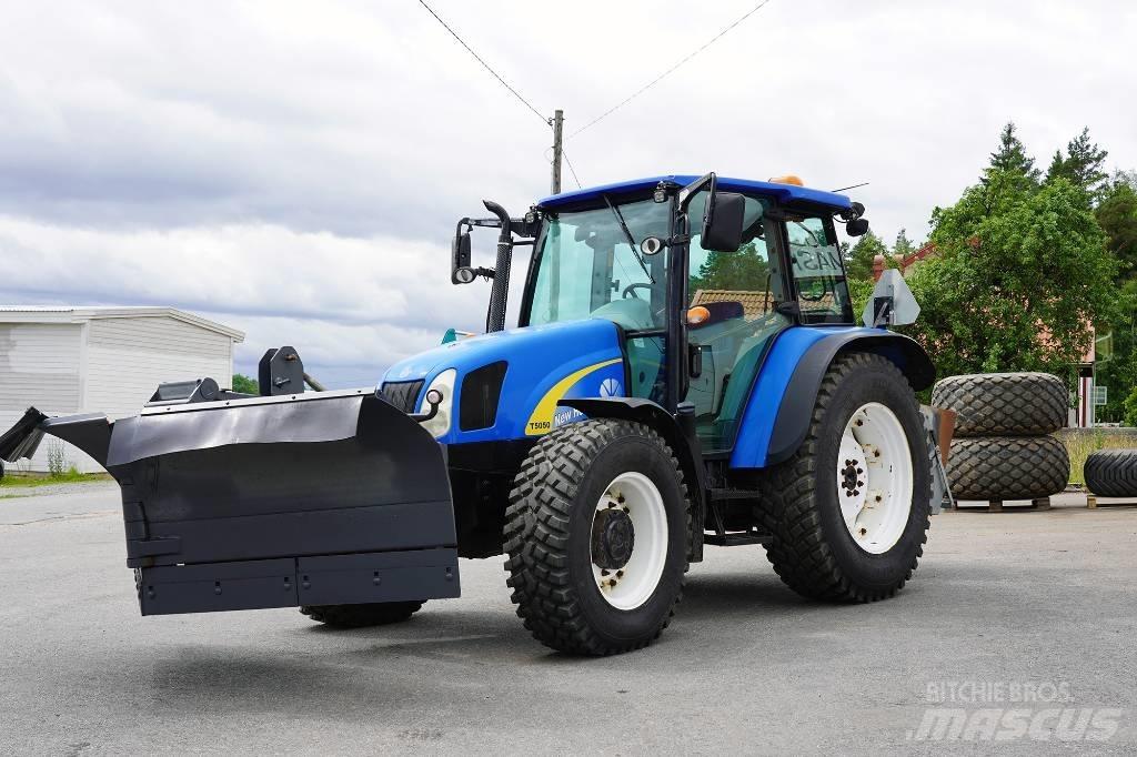 New Holland T 5050 الجرارات