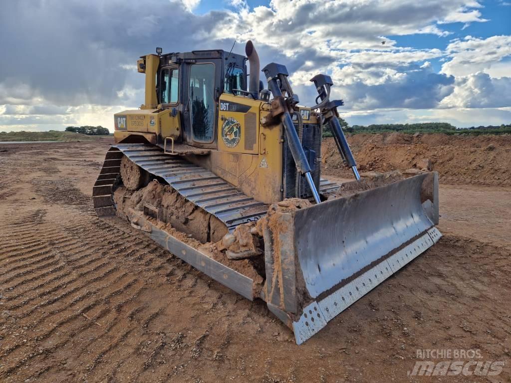 CAT D 6 T LGP بلدوزرات مجنزرة