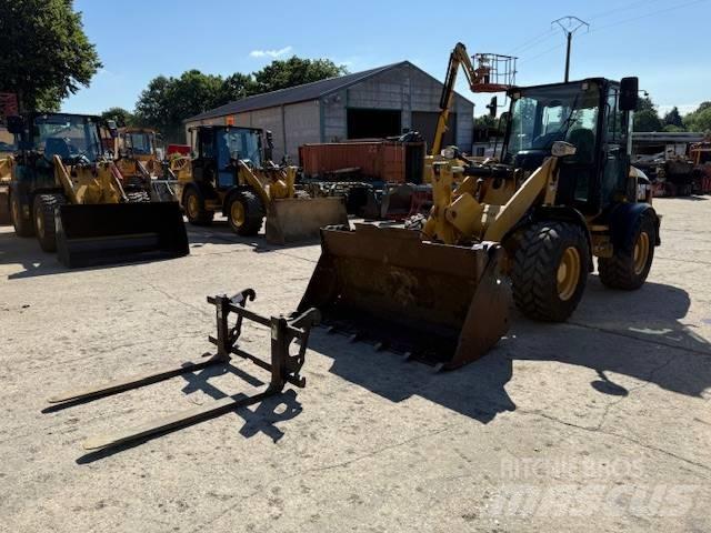 CAT 908 H لوادر بعجل