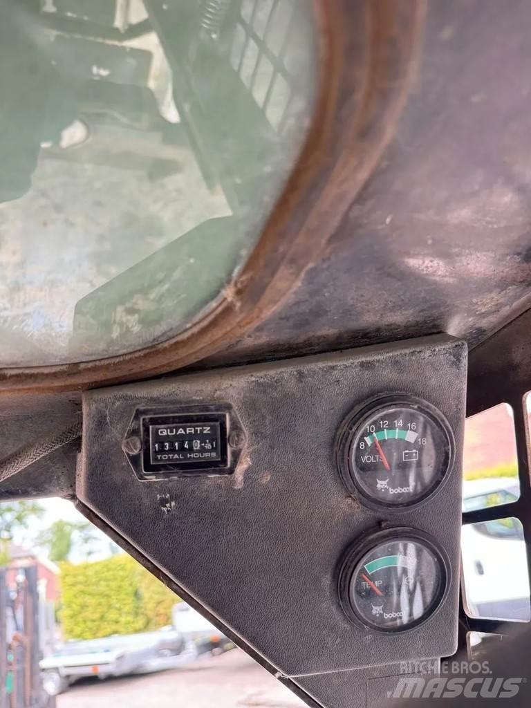 Bobcat 463 لوادر انزلاقية التوجيه