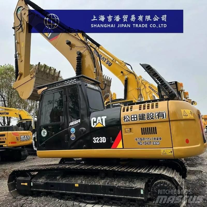 CAT 323 D حفارات زحافة