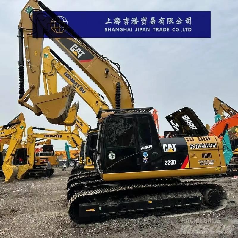 CAT 323 D حفارات زحافة