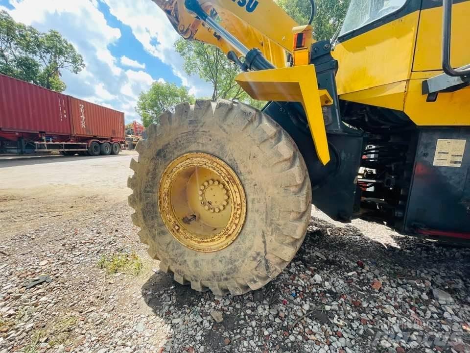 Komatsu WA320 لوادر بعجل