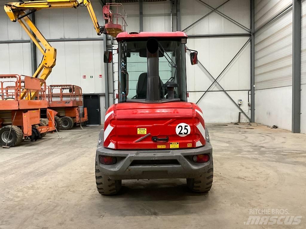Volvo L 30 G لوادر بعجل