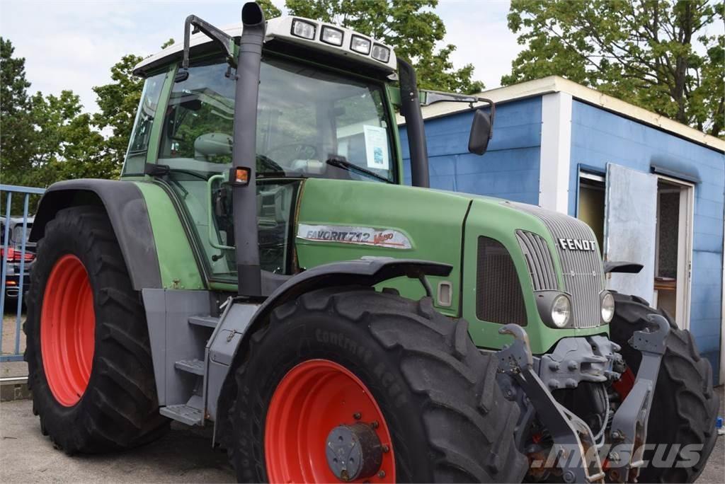 Fendt 712 Vario الجرارات