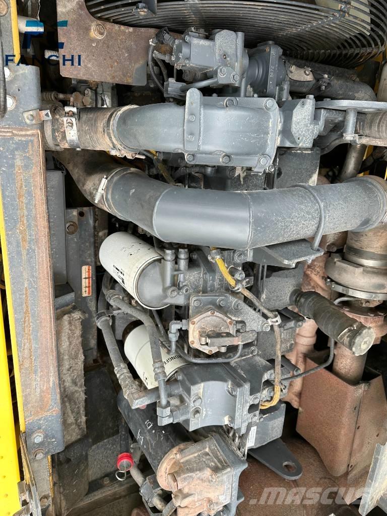 Komatsu PC 450-8 حفارات زحافة