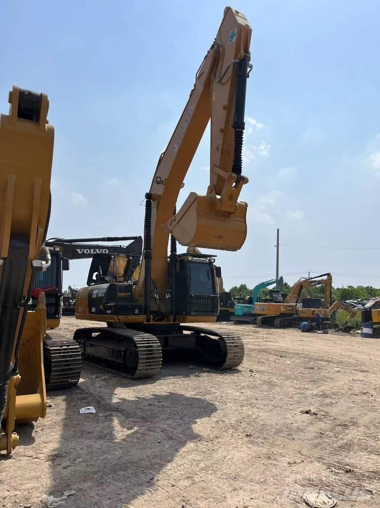 CAT 330D2 حفارات زحافة