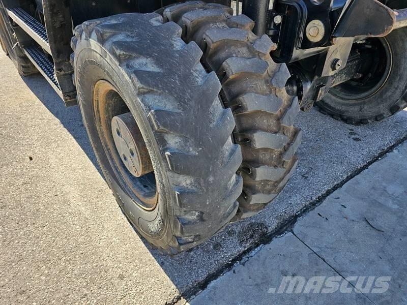 CAT M 320F حفارات بعجل