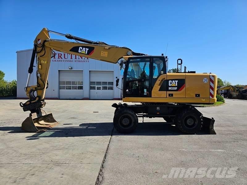 CAT M 320F حفارات بعجل