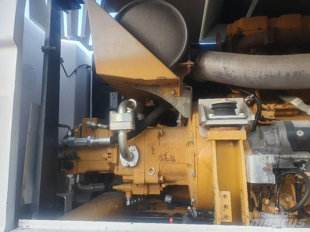 CAT M 316 D حفارات بعجل