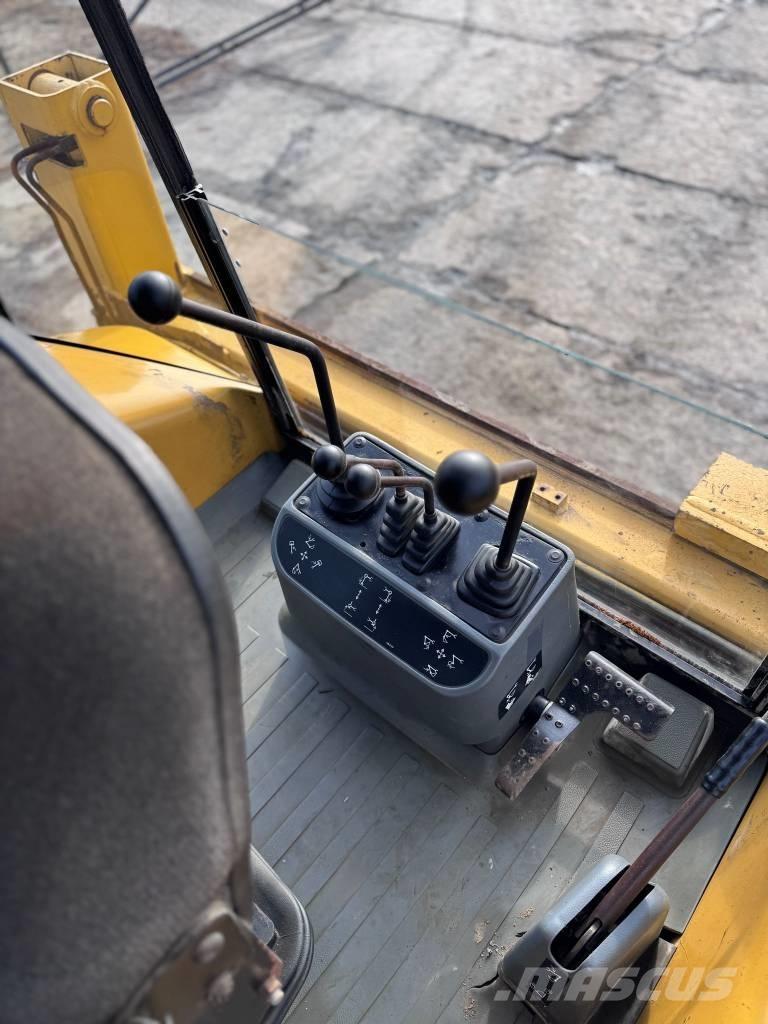 CAT 428 C لوادر ذات جرافات عكسية