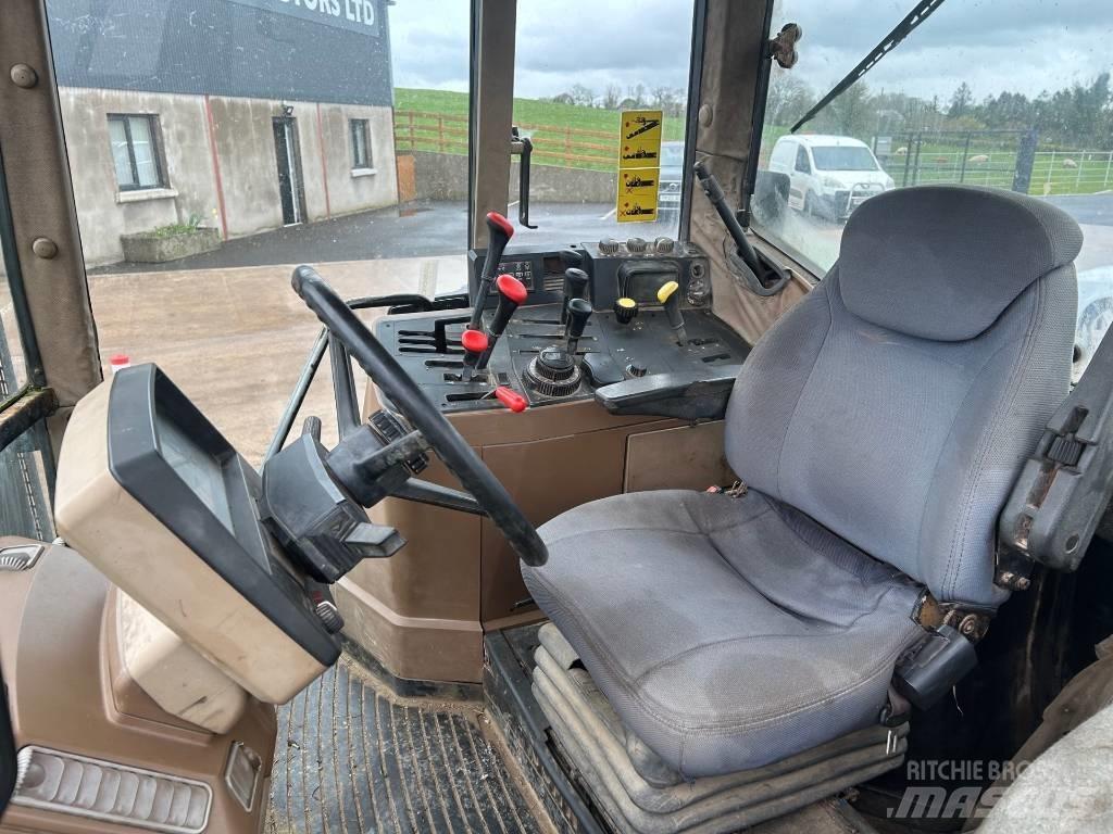 John Deere 6600 الجرارات