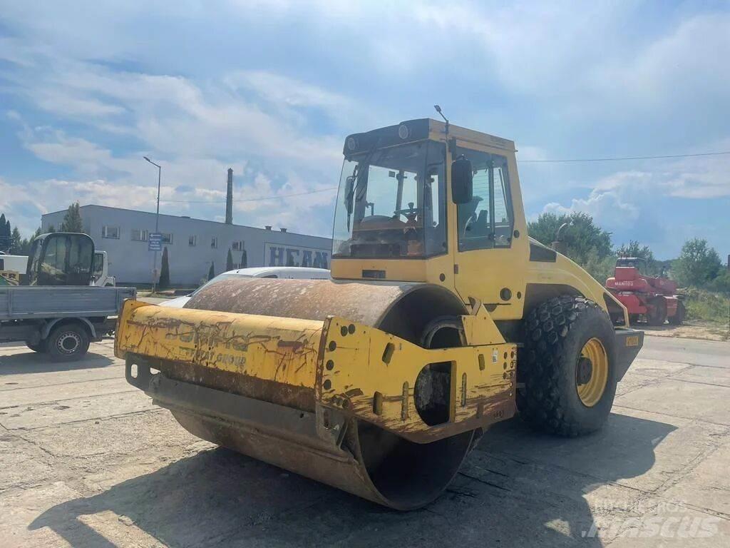 Bomag BW213 DH-4 مداحل أحادية الأسطوانة