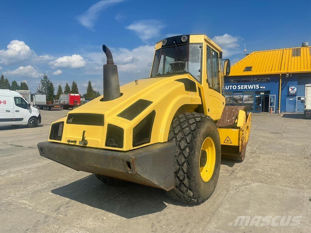 Bomag BW213 DH-4 مداحل أحادية الأسطوانة