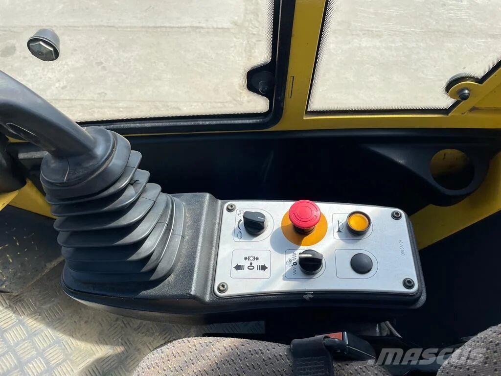 Bomag BW213 DH-4 مداحل أحادية الأسطوانة