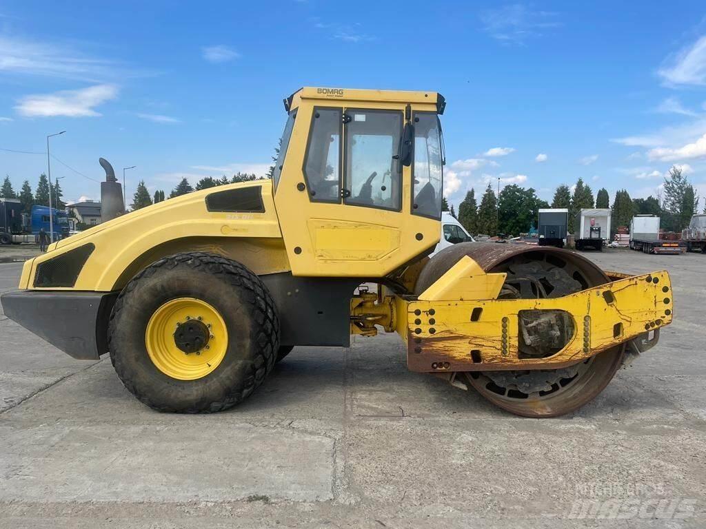 Bomag BW213 DH-4 مداحل أحادية الأسطوانة
