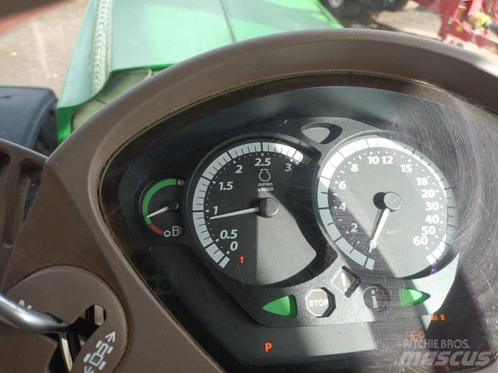 John Deere 6130 R الجرارات