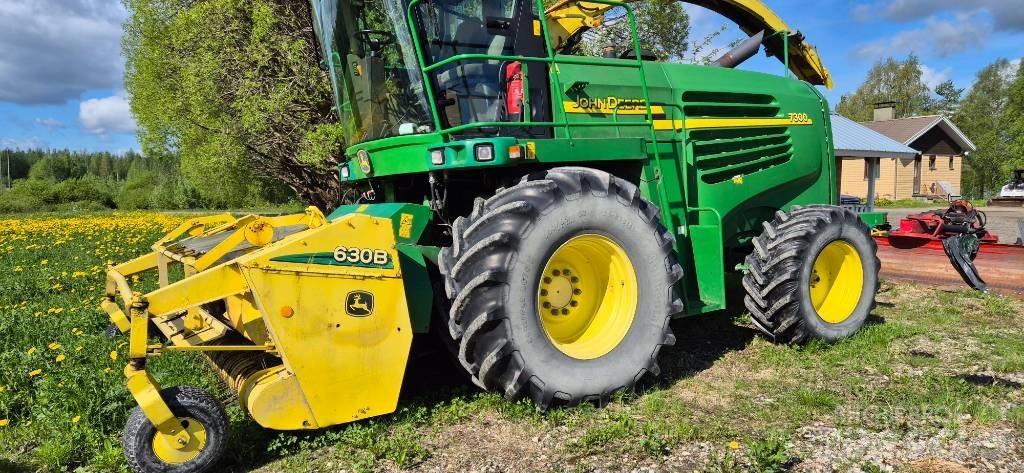 John Deere 7300 علافات ذاتية الدفع