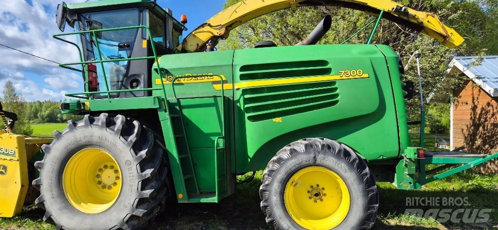 John Deere 7300 علافات ذاتية الدفع