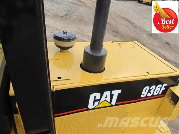 CAT 936 F لوادر بعجل
