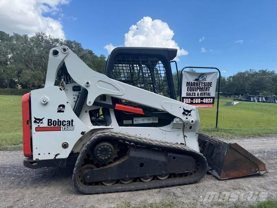 Bobcat T 590 لوادر انزلاقية التوجيه