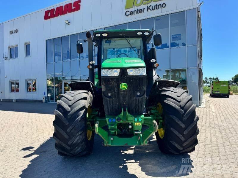 John Deere 7215 الجرارات