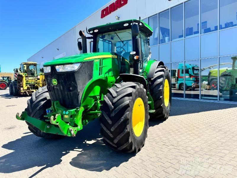 John Deere 7215 الجرارات