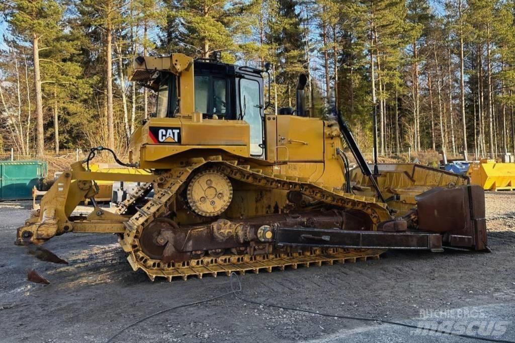 CAT D 6 T LGP بلدوزرات مجنزرة