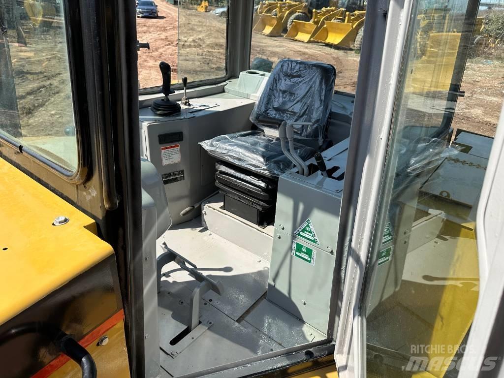 CAT D 6 G بلدوزرات مجنزرة