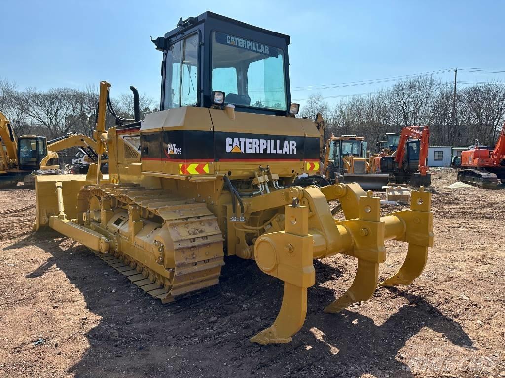 CAT D 6 G بلدوزرات مجنزرة