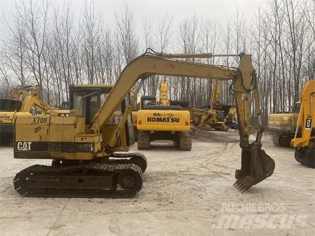 CAT E70B حفارات زحافة