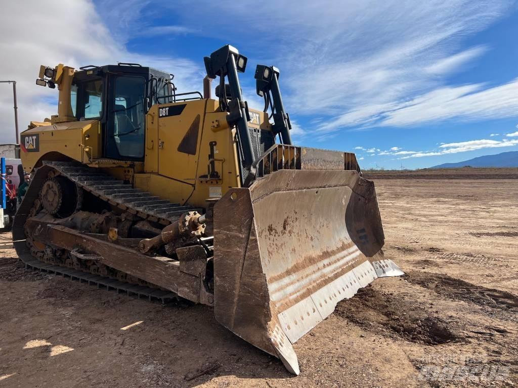 CAT D 8 T بلدوزرات مجنزرة
