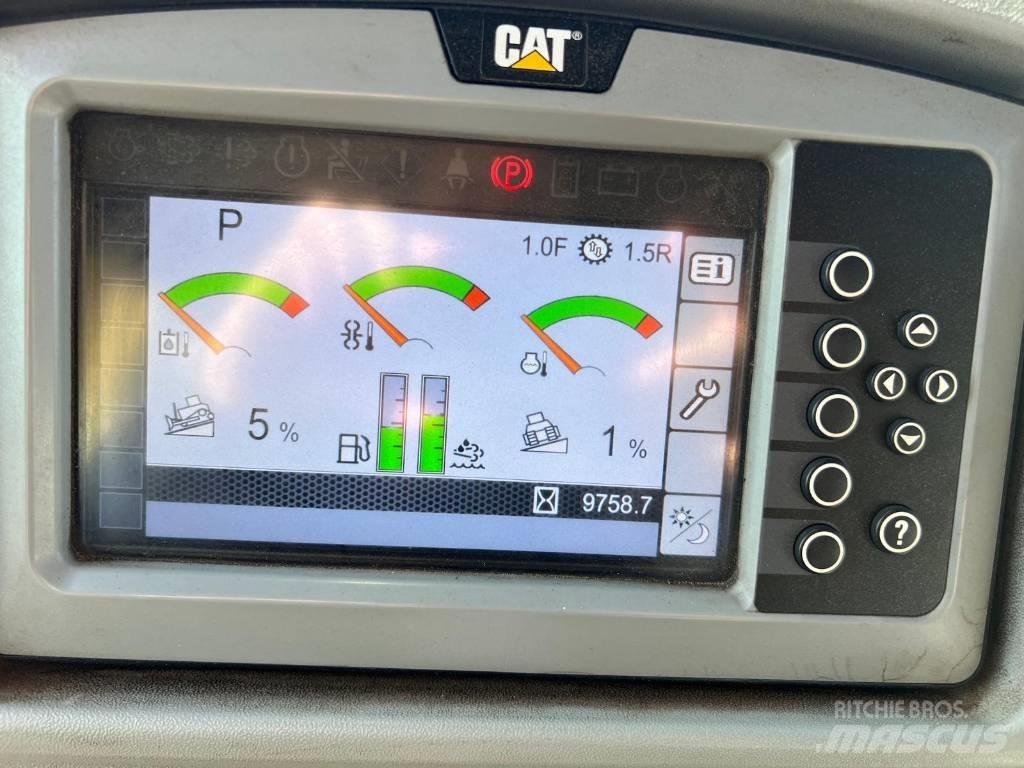CAT D 8 T بلدوزرات مجنزرة