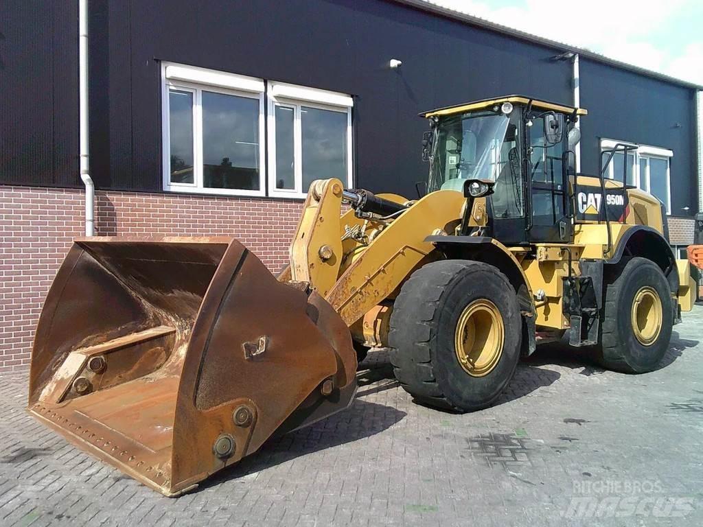CAT 950M لوادر بعجل