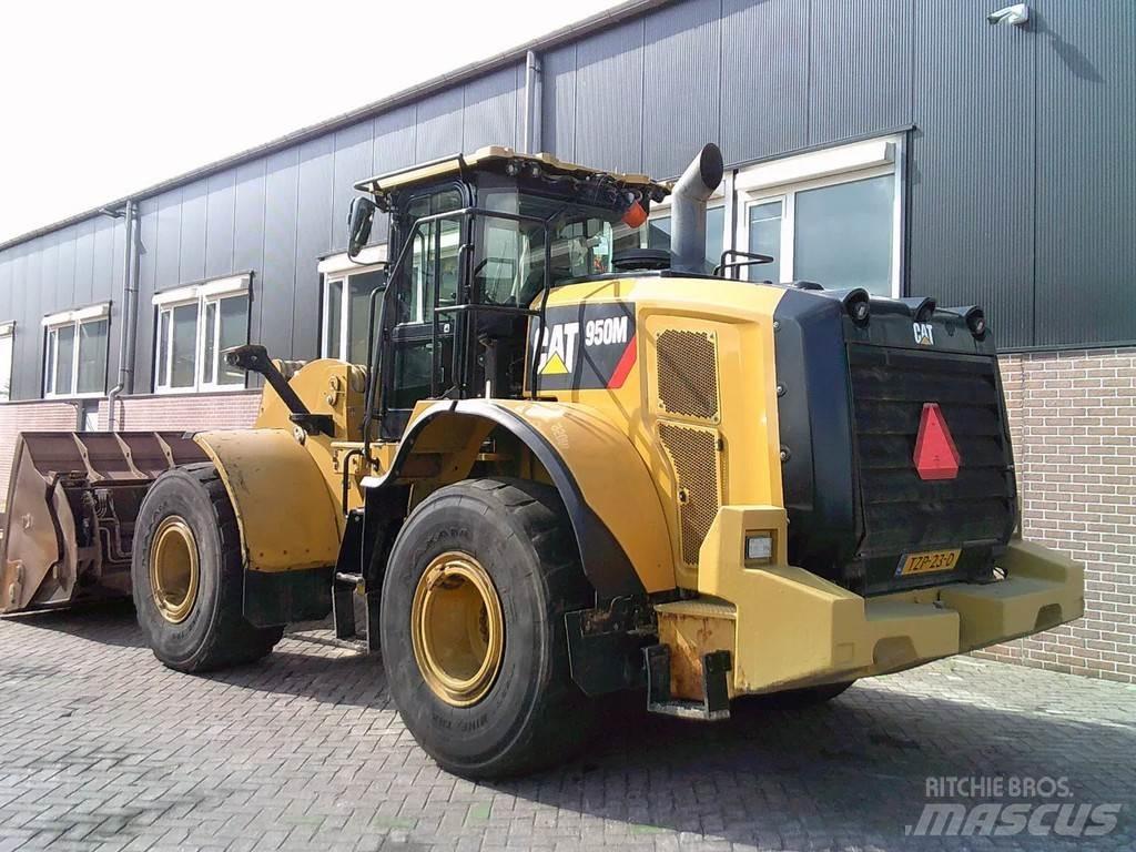 CAT 950M لوادر بعجل