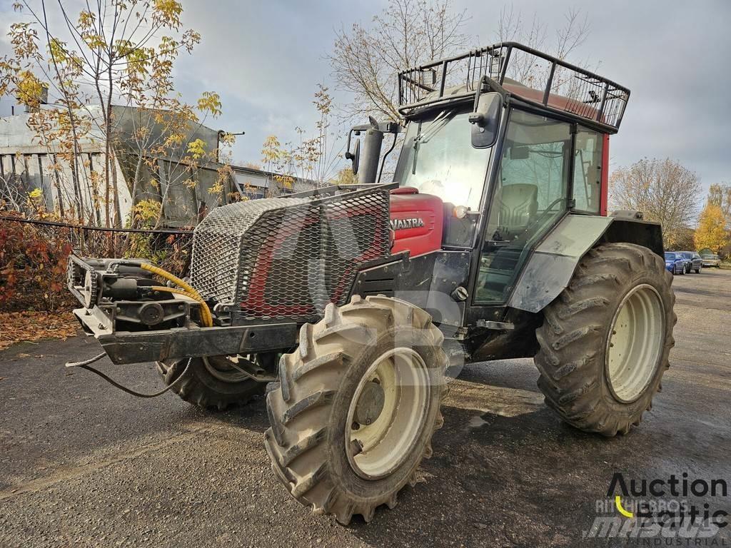 Valtra A 93H الجرارات