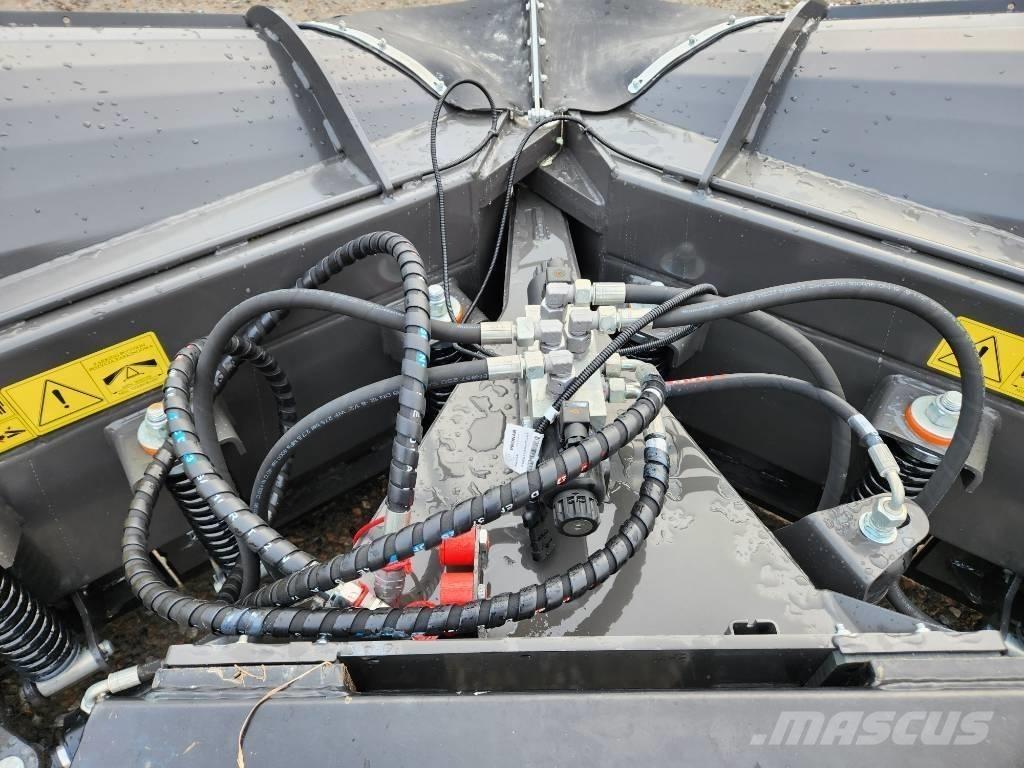 Pronar PUV 3300 حراثات ونصول الجليد