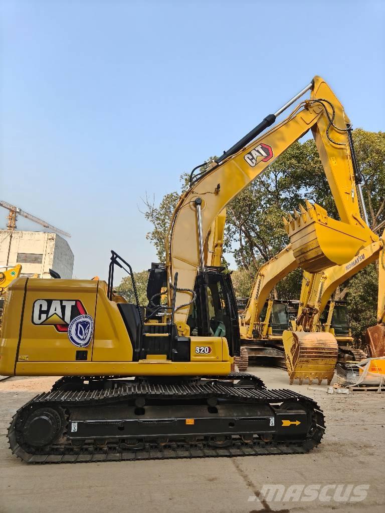CAT 320 حفارات زحافة