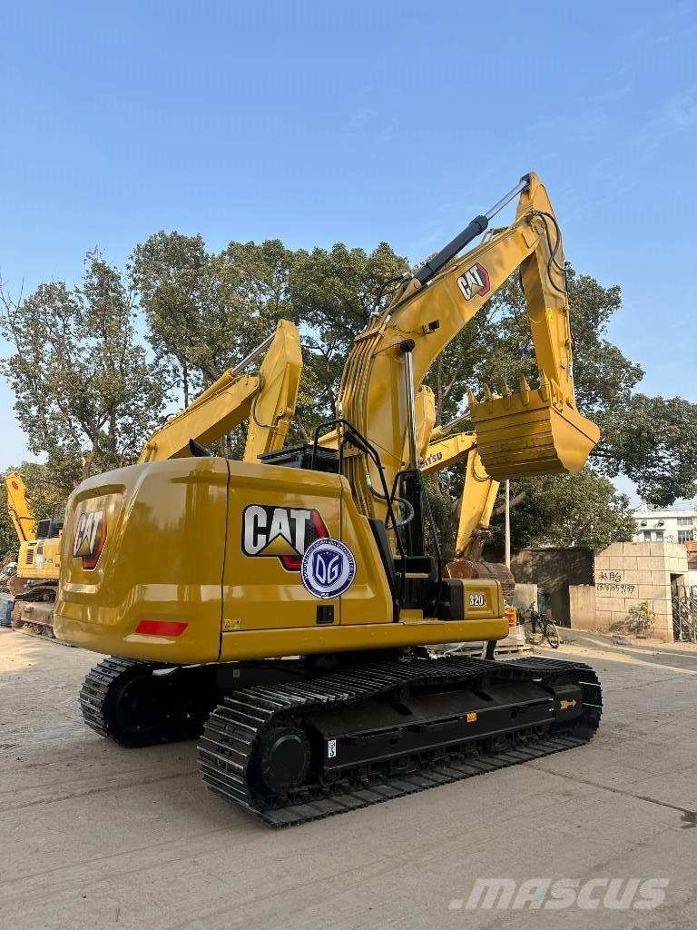 CAT 320 حفارات زحافة