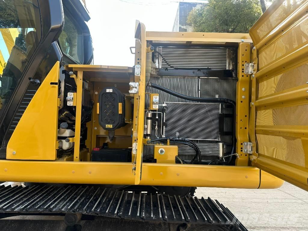 CAT 320 حفارات زحافة