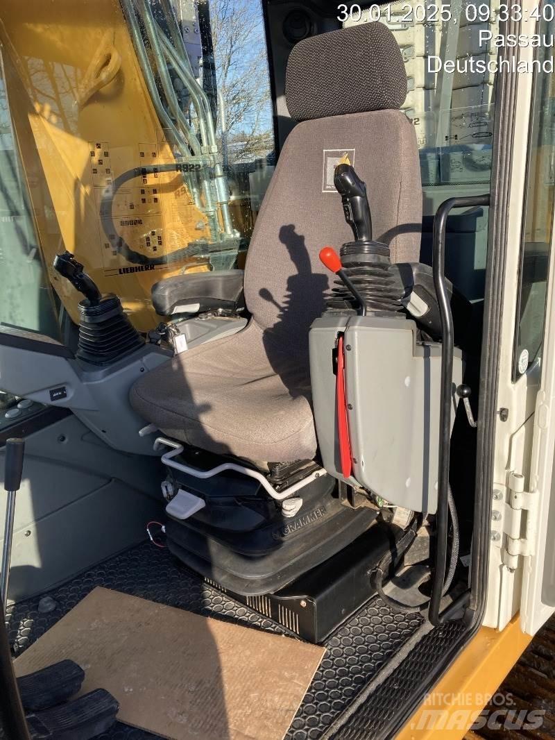 Liebherr R922 حفارات زحافة