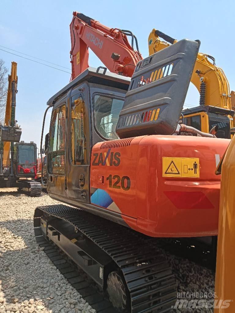 Hitachi ZX 120 حفارات وسط 7 طن - 12 طن