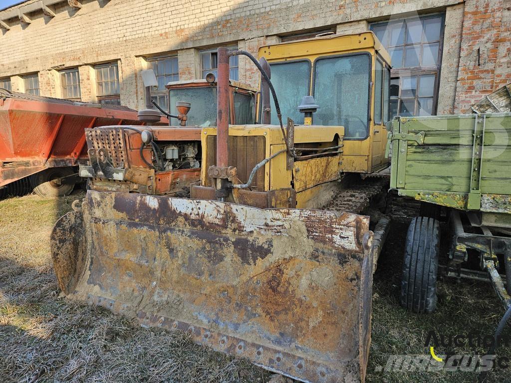  Onbekend DT-75 الجرارات