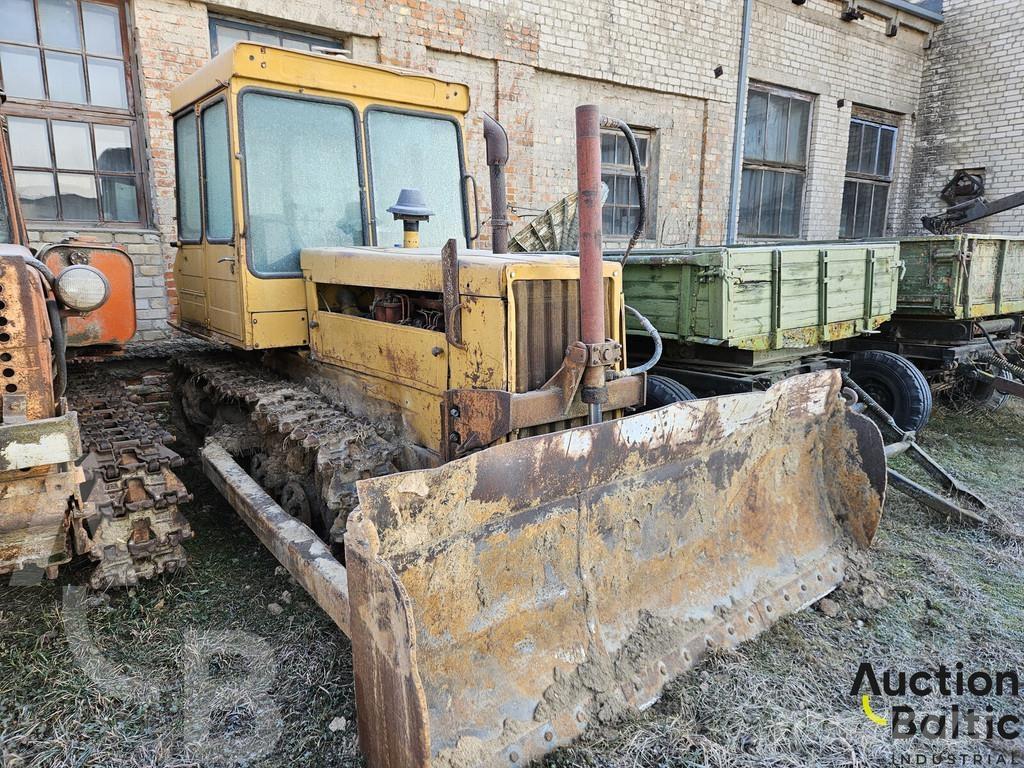  Onbekend DT-75 الجرارات