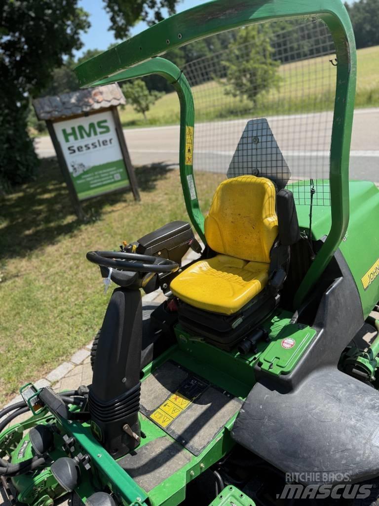 John Deere 8800 ركوب الحشائش