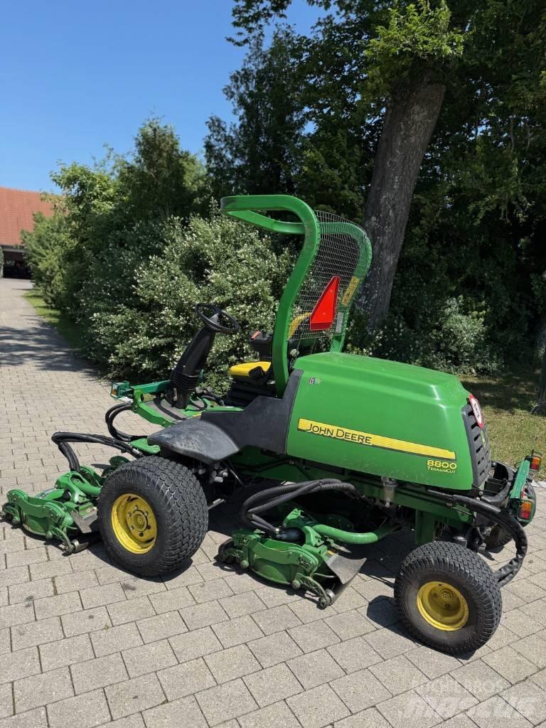John Deere 8800 ركوب الحشائش